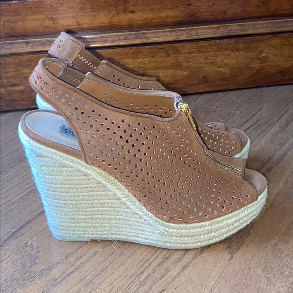 Beige Steve Madden wedges with gold zipper